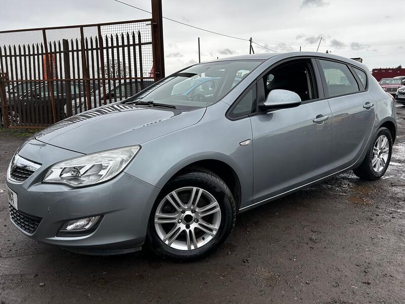 View VAUXHALL ASTRA 1.7 CDTi ecoFLEX 99g Exclusiv 