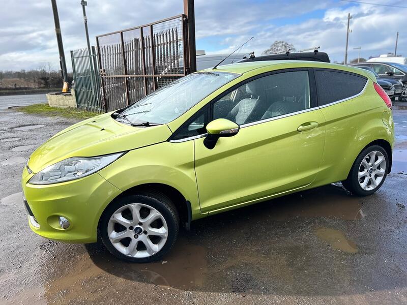 View FORD FIESTA 1.4 Titanium