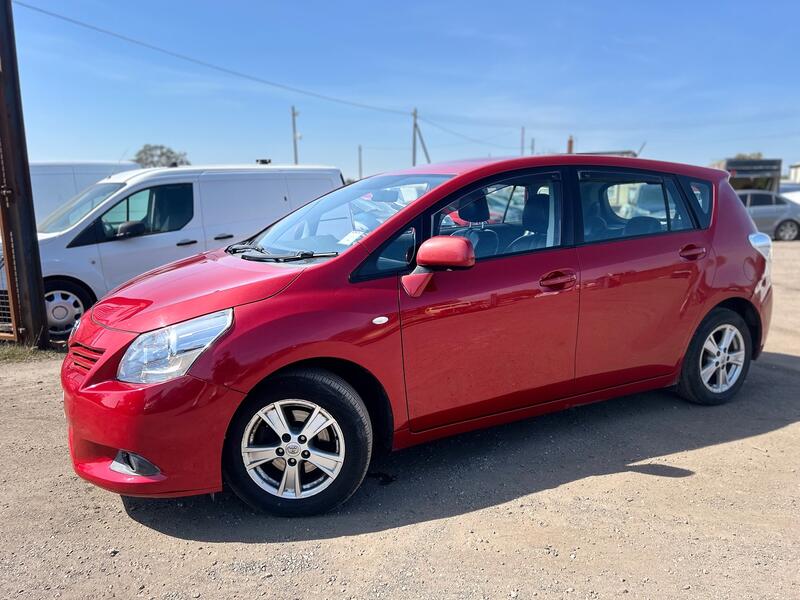 View TOYOTA VERSO 2.0 D-4D TR