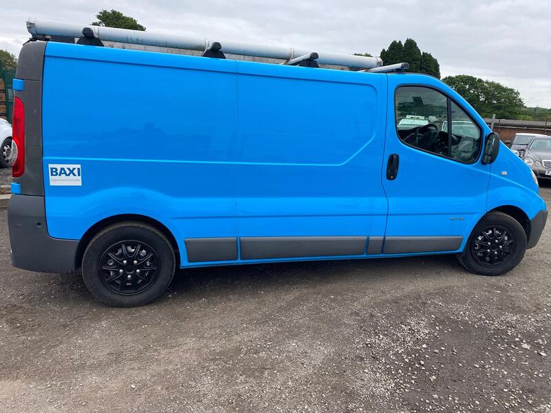 View NISSAN PRIMASTAR 2.0 dCi 3000 SE