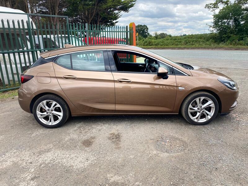 View VAUXHALL ASTRA 1.6 CDTi BlueInjection SRi Nav