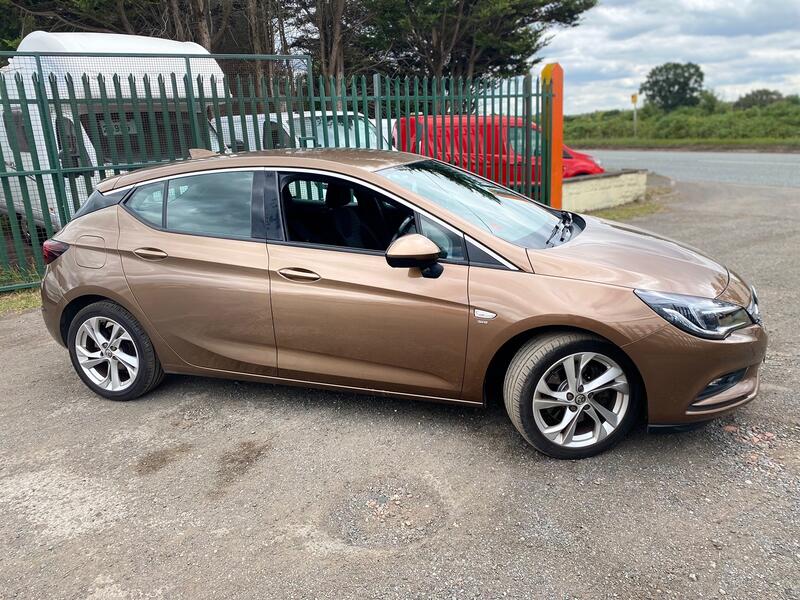 View VAUXHALL ASTRA 1.6 CDTi BlueInjection SRi Nav