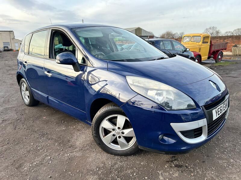 View RENAULT SCENIC DYNAMIQUE TOMTOM DCI