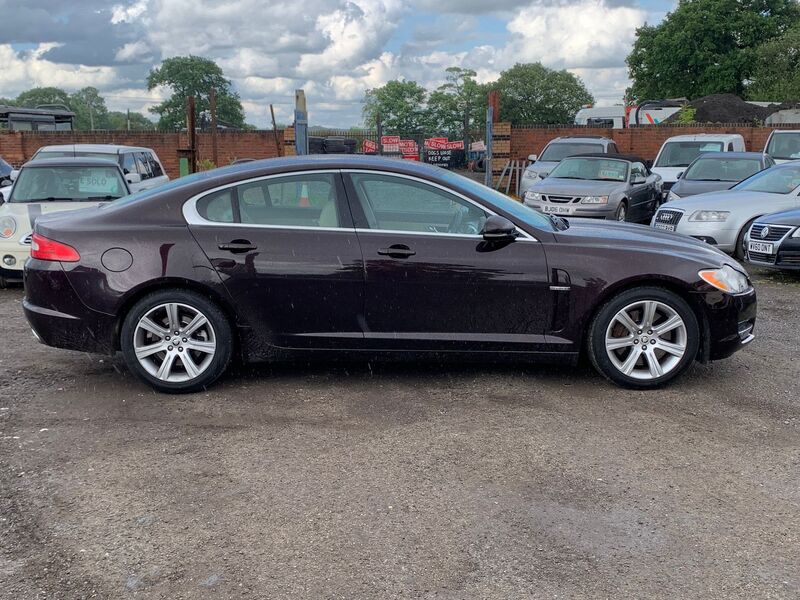 View JAGUAR XF V6 LUXURY