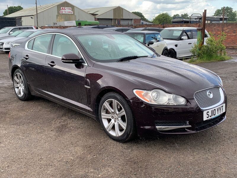 View JAGUAR XF V6 LUXURY